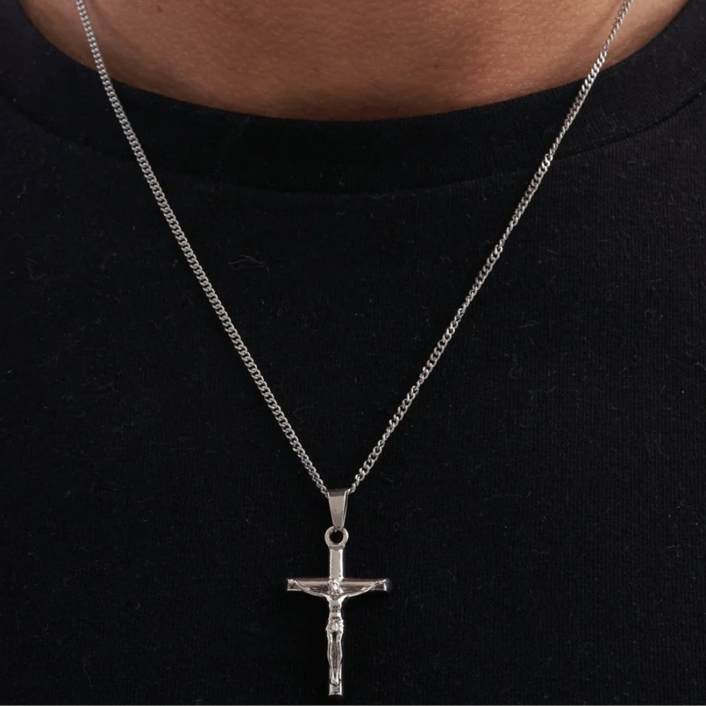 Classic Cross Pendant With Chain Silver